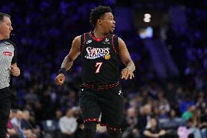 三人组团🤣目前联盟共有3人年龄40+：洛瑞、吉布森、詹姆斯